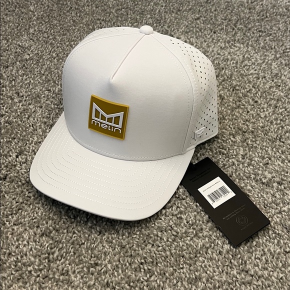 Melin Hydro Odysea White and Gum collection hat size Classic NWT